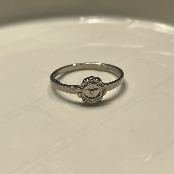 Ring ❤️‍🔥 - Picture 2 of 5